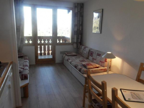 Studio cabine fonctionnel, accès direct pistes, balcon - FR-1-181-2244